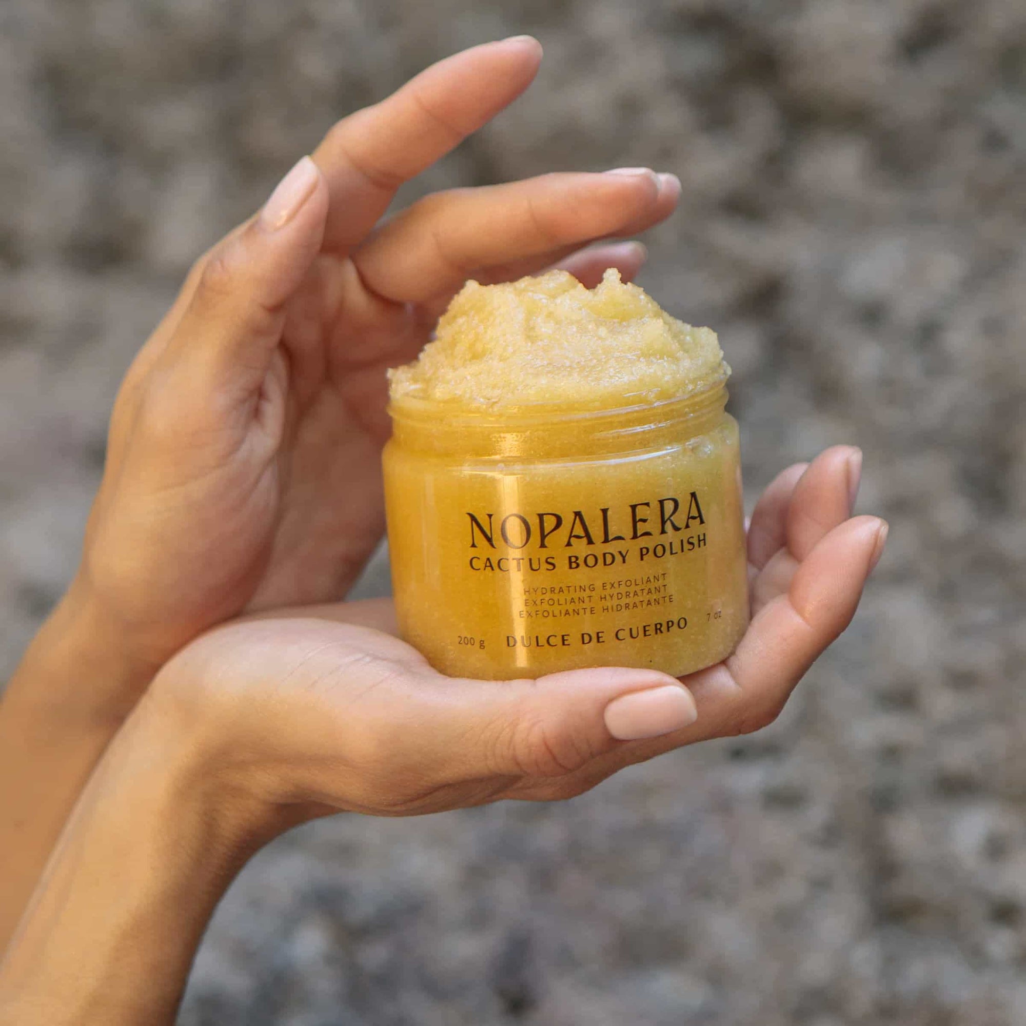 Hands holding Nopalera Dulce de Cuerpo Cactus Body Polish